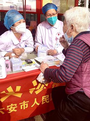 六安 健康服務(wù)進(jìn)社區(qū)，義診培訓(xùn)惠民生